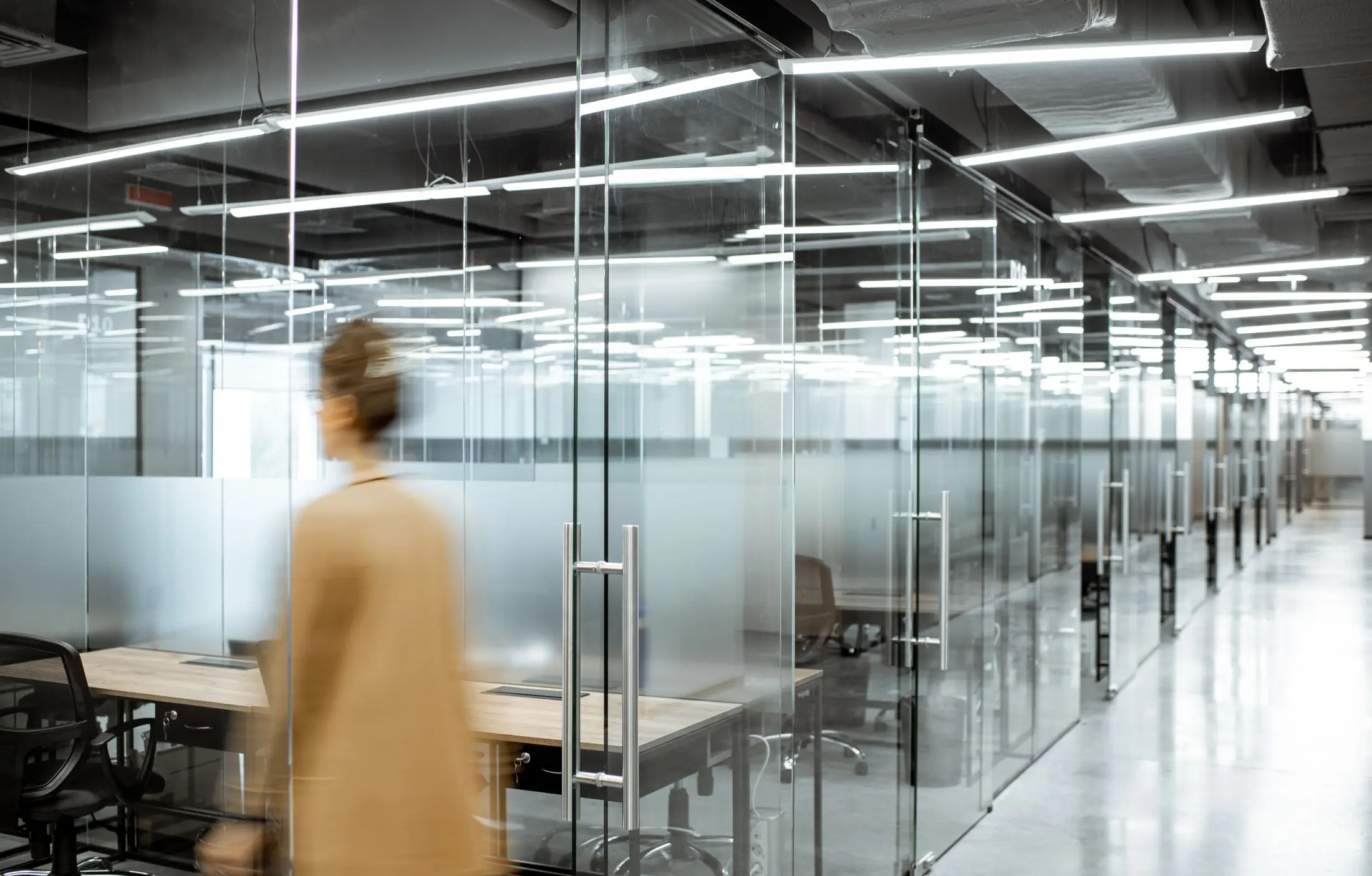 Pareti in vetro LCD, Pareti divisorie in vetro con smart glass e smart film BTECH Brescia - pellicole privacy - domande frequenti