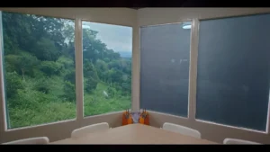 Pellicola blackout CLC BrixiaTech trasparenza 32 per cento VLT uffici lusso - BrixiaTech CLC blackout film 32 percent VLT high transparency smart glass